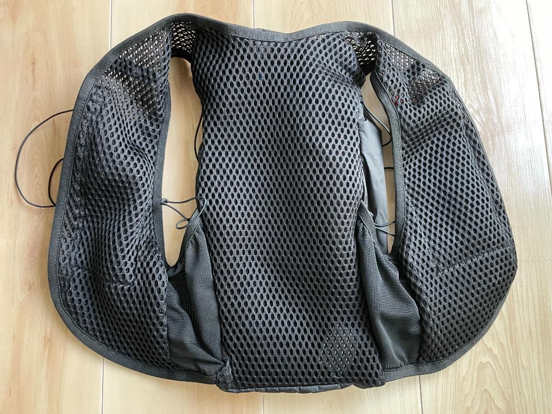 【未使用】サロモン　アクティブスキン 12 （フラスク付）12L Sサイズ