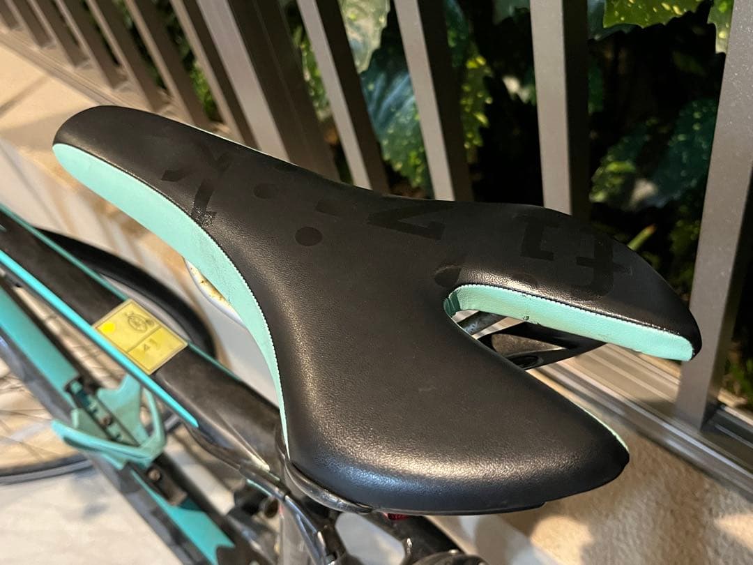 Bianchiロードバイク ブラック/ターコイズ