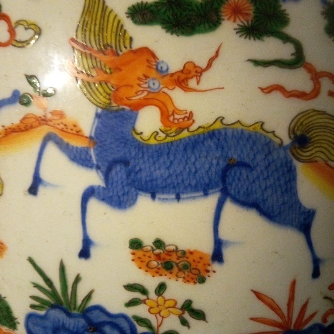 中国陶磁器　明萬歴赤絵　多色装飾の陶器の壺