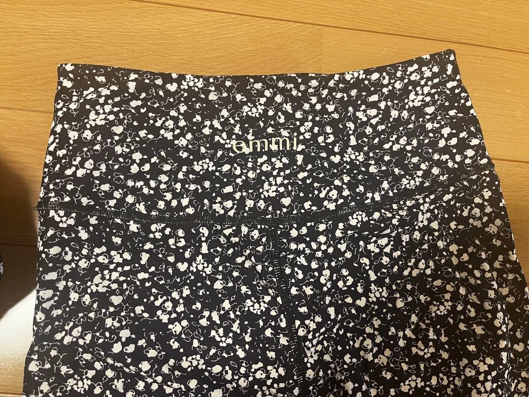 emmi エミ　ヨガウェア　レギンス&ブラトップセット