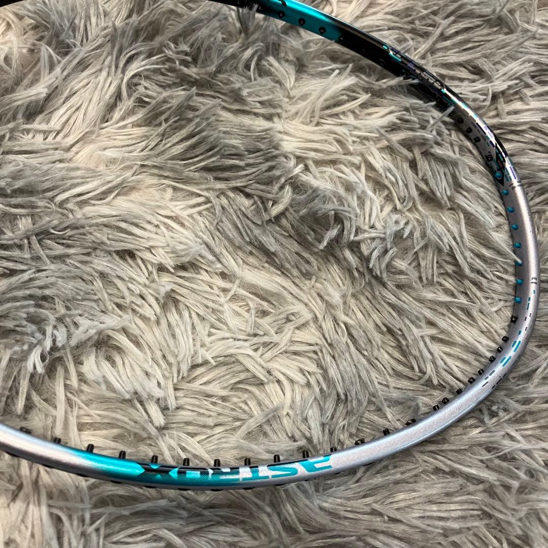 【美品】アストロクス88D PRO バドミントンラケット 4UG5