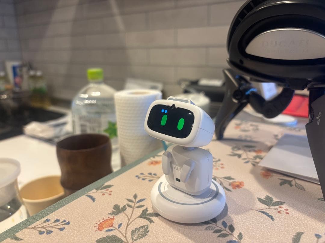 AIロボット ホワイト LED目表示