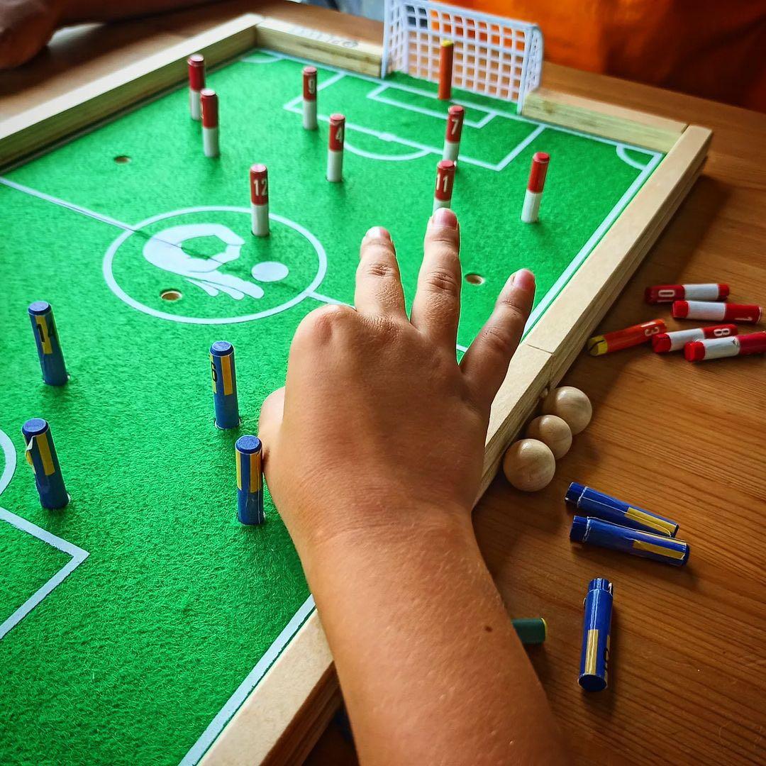 PLAKKS(プラックス)、欧州サッカーテーブルゲーム、木製、スペイン発