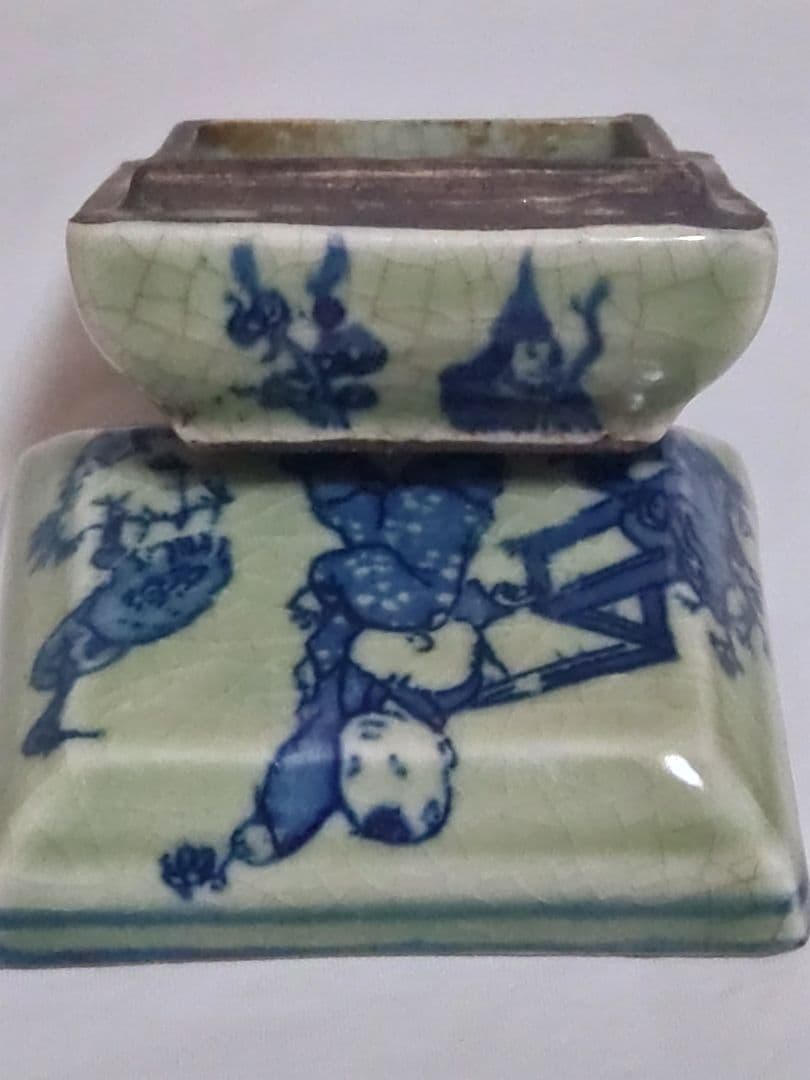 中国美術　古物　骨董　大清雍正年製　唐子文　　青磁染付　蓋物　香合？　春画