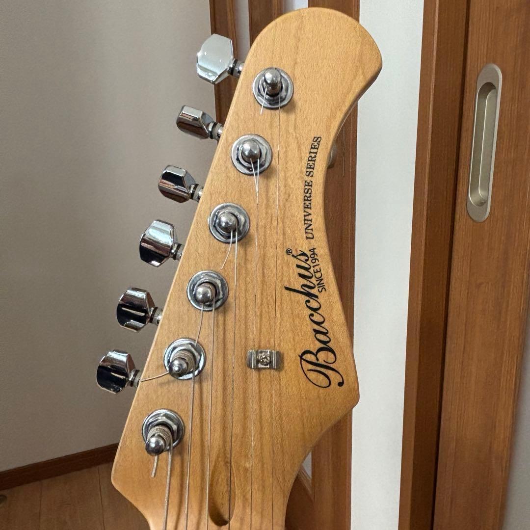 Bacchus BTS-1R グリーンのストラトタイプ ソフトギターケース付