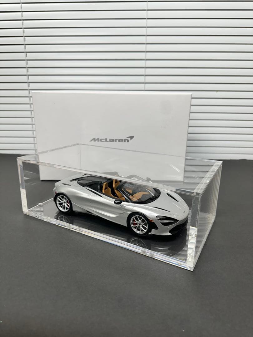 McLaren 1/18 720Sスパイダー シルバー 専用ケース付き