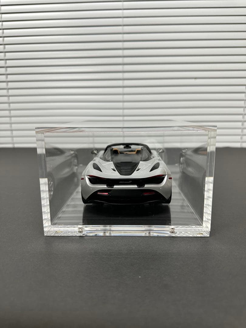 McLaren 1/18 720Sスパイダー シルバー 専用ケース付き