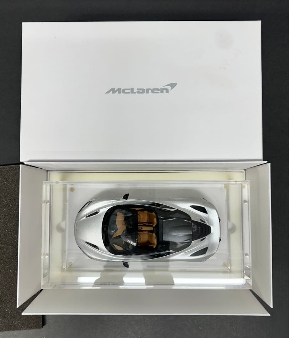 McLaren 1/18 720Sスパイダー シルバー 専用ケース付き