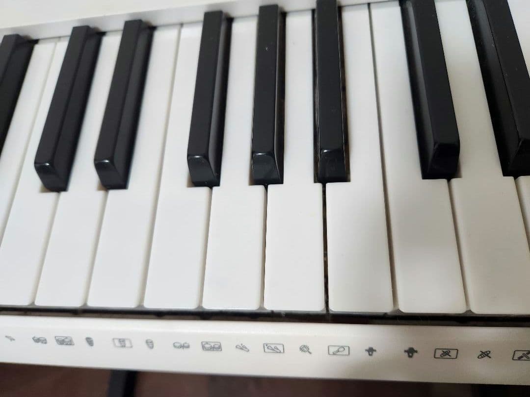 CASIO LK-218 CASIO 電子ピアノ　光ナビゲーション※台別売り