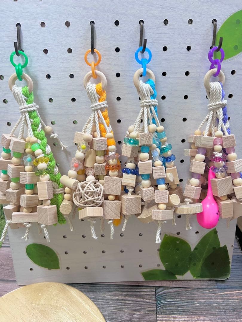 インコおもちゃ　鳥おもちゃ　木のじゃらじゃらマラカス　バードトイ