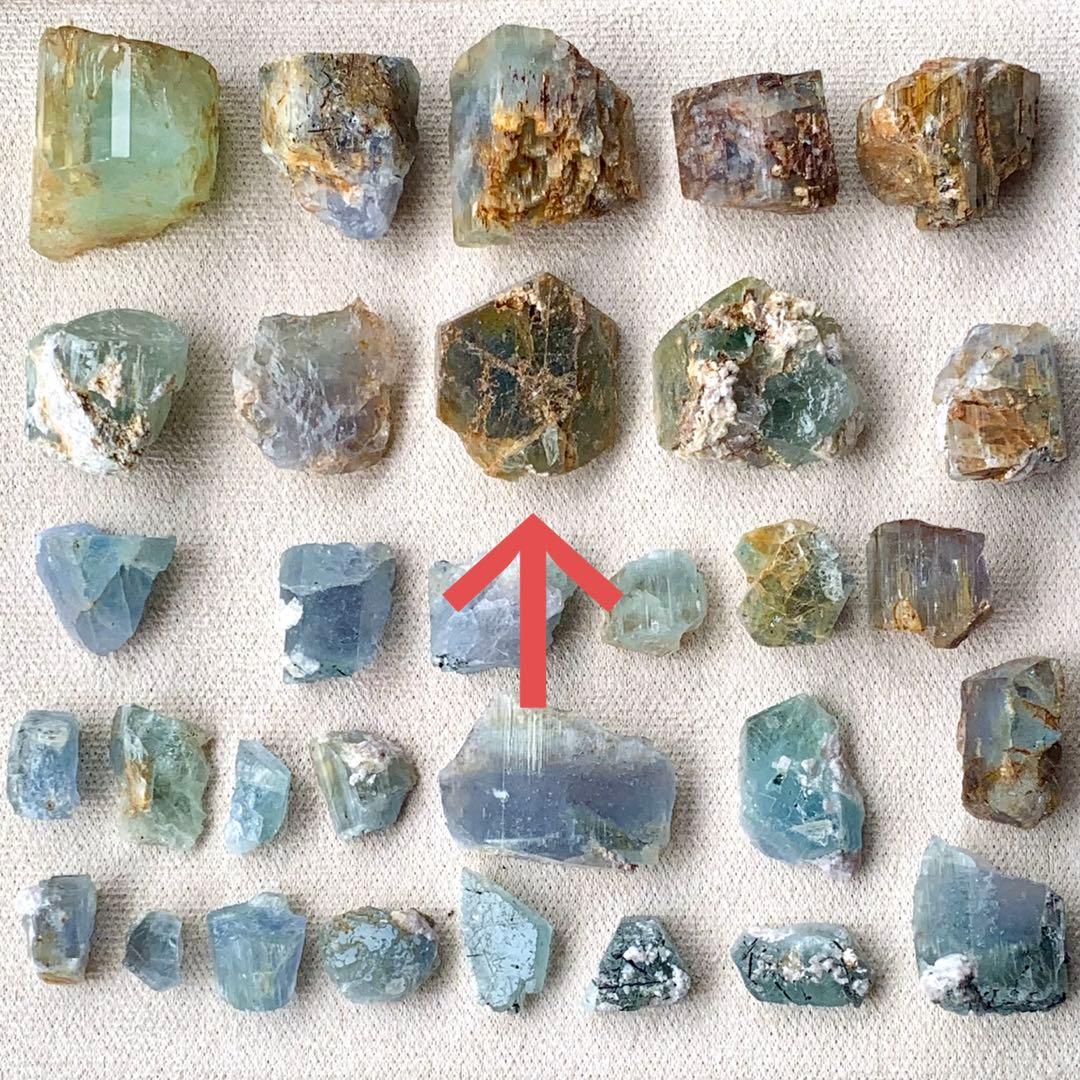 バイカラーベリル原石7/六角形わかりやすい色味