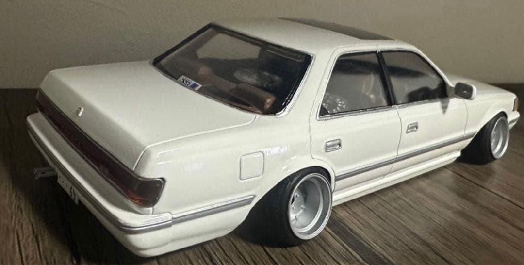 81クレスタ　プラモデル　完成品　1/24