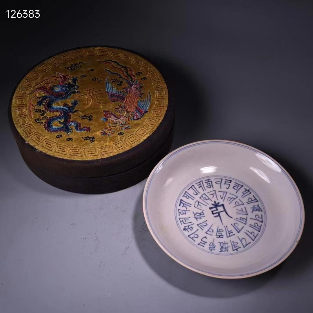 中国古美術・純手書きの銘皿・青花陶磁器皿・文房置物・古い刺繍箱付き・陶芸