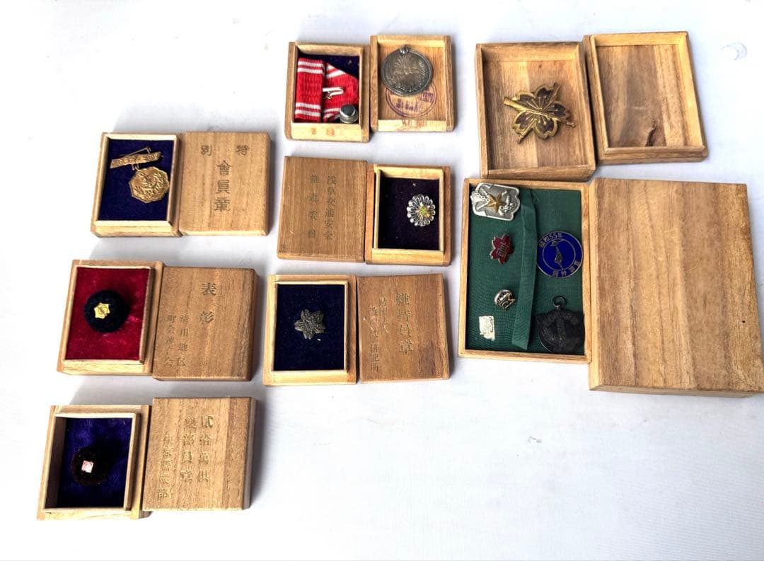 アンティークコレクション 紫色の装飾品