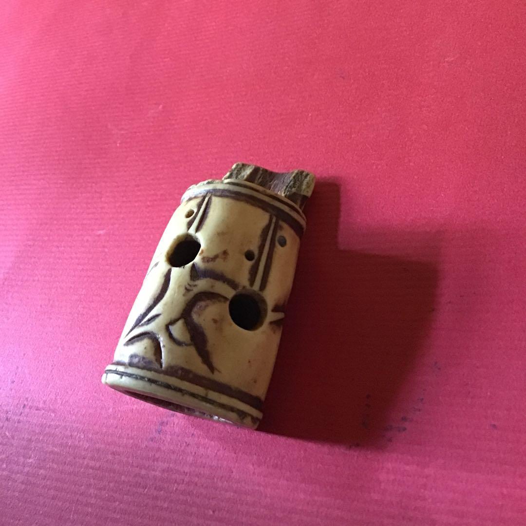 根付「架花器」　材質日本ホンシュウ鹿角　幕末期　N14