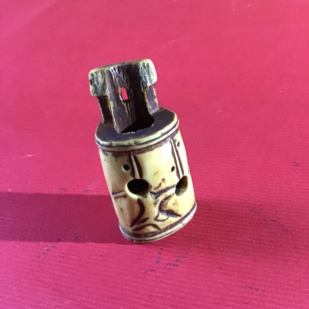 根付「架花器」　材質日本ホンシュウ鹿角　幕末期　N14