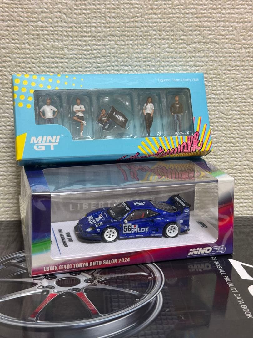 Inno64 MiniGT 1/64 LBWK F40ミニカーとフィギュアセット