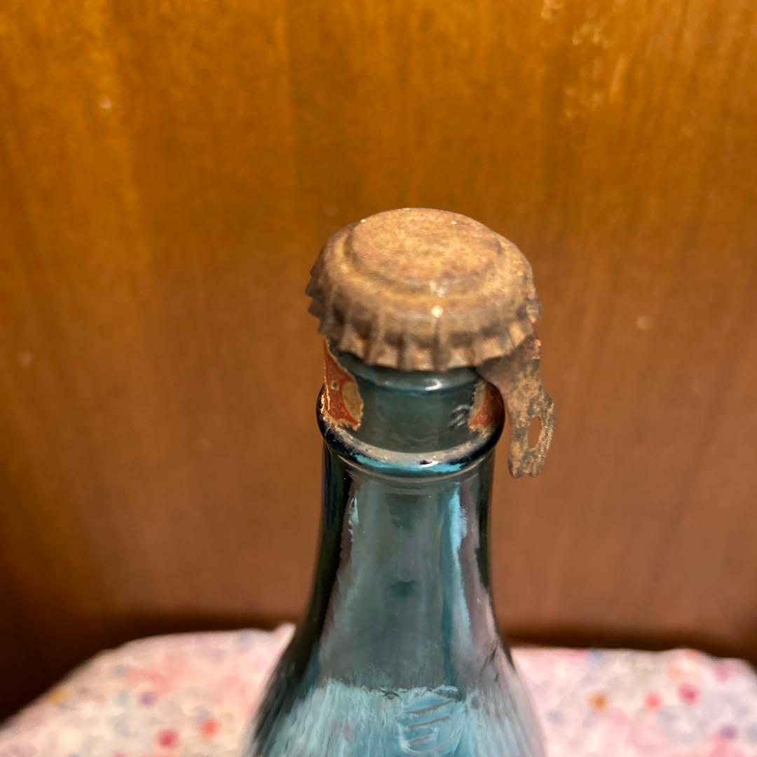 レトロ 稀少 王冠栓とストライプ アクアグリーン/青緑色の古い四合瓶 白鶴酒造