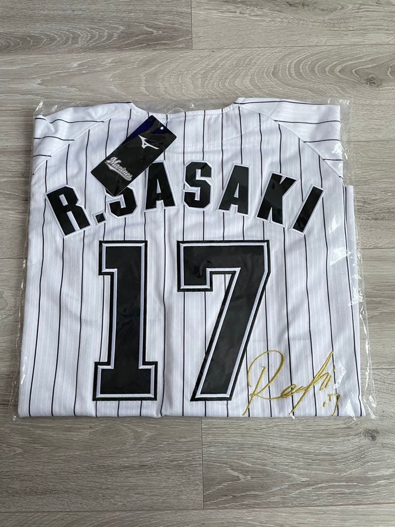 新品未開封　佐々木朗希 完全試合達成記念ユニフォーム　Mサイズ　ホワイト