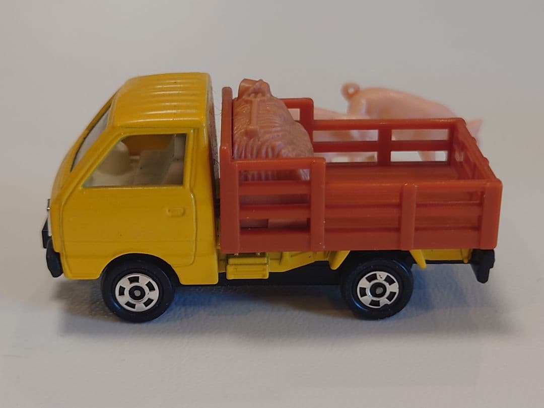 【リカルメ商い】 トミカ【31】 SUZUKI CARRY 家畜運搬車