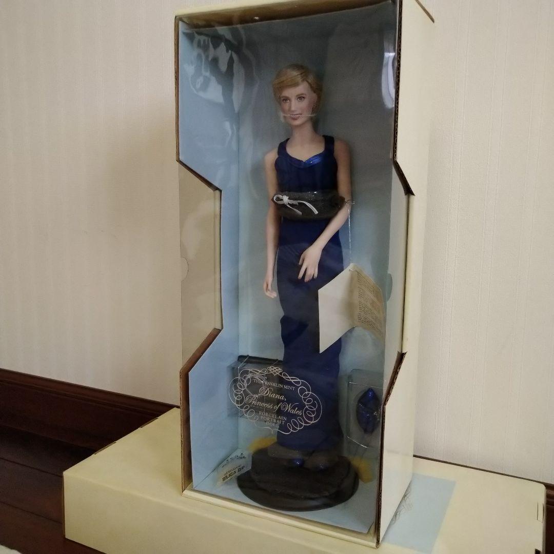 ダイアナ妃人形