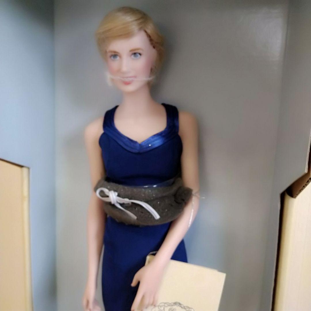 ダイアナ妃人形