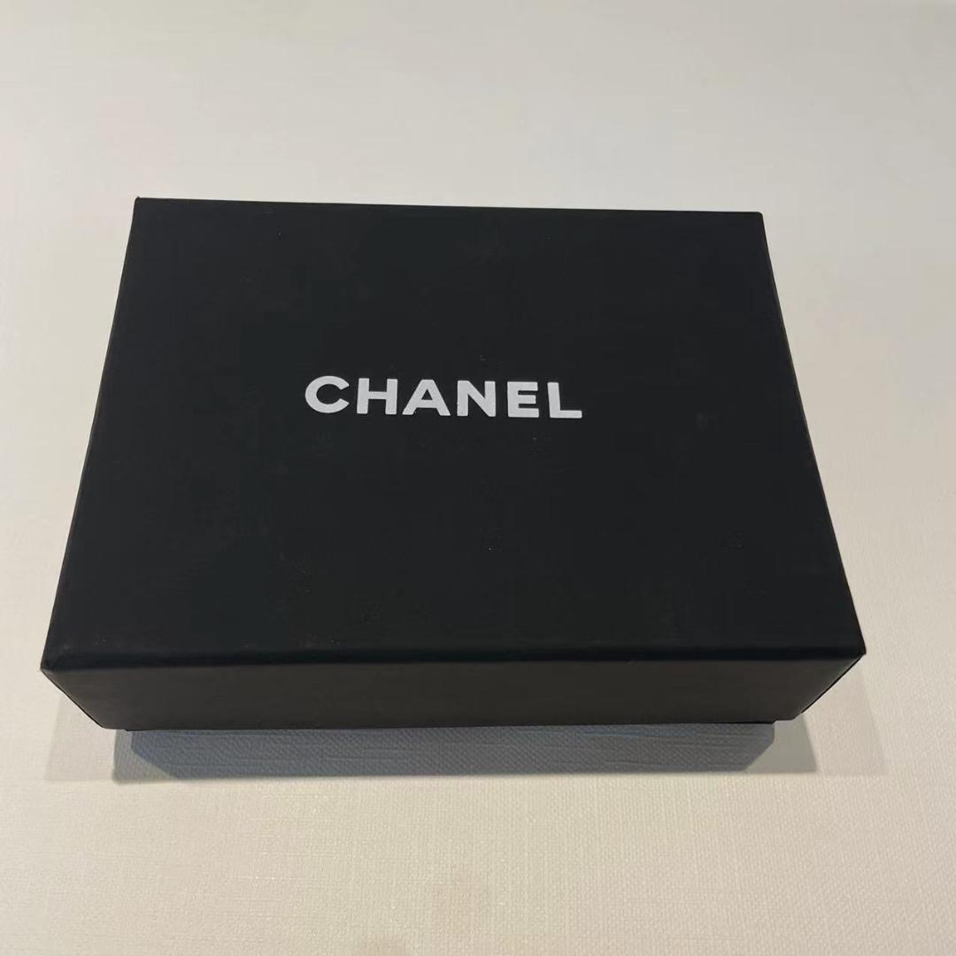 CHANEL ハート型ロゴピアス