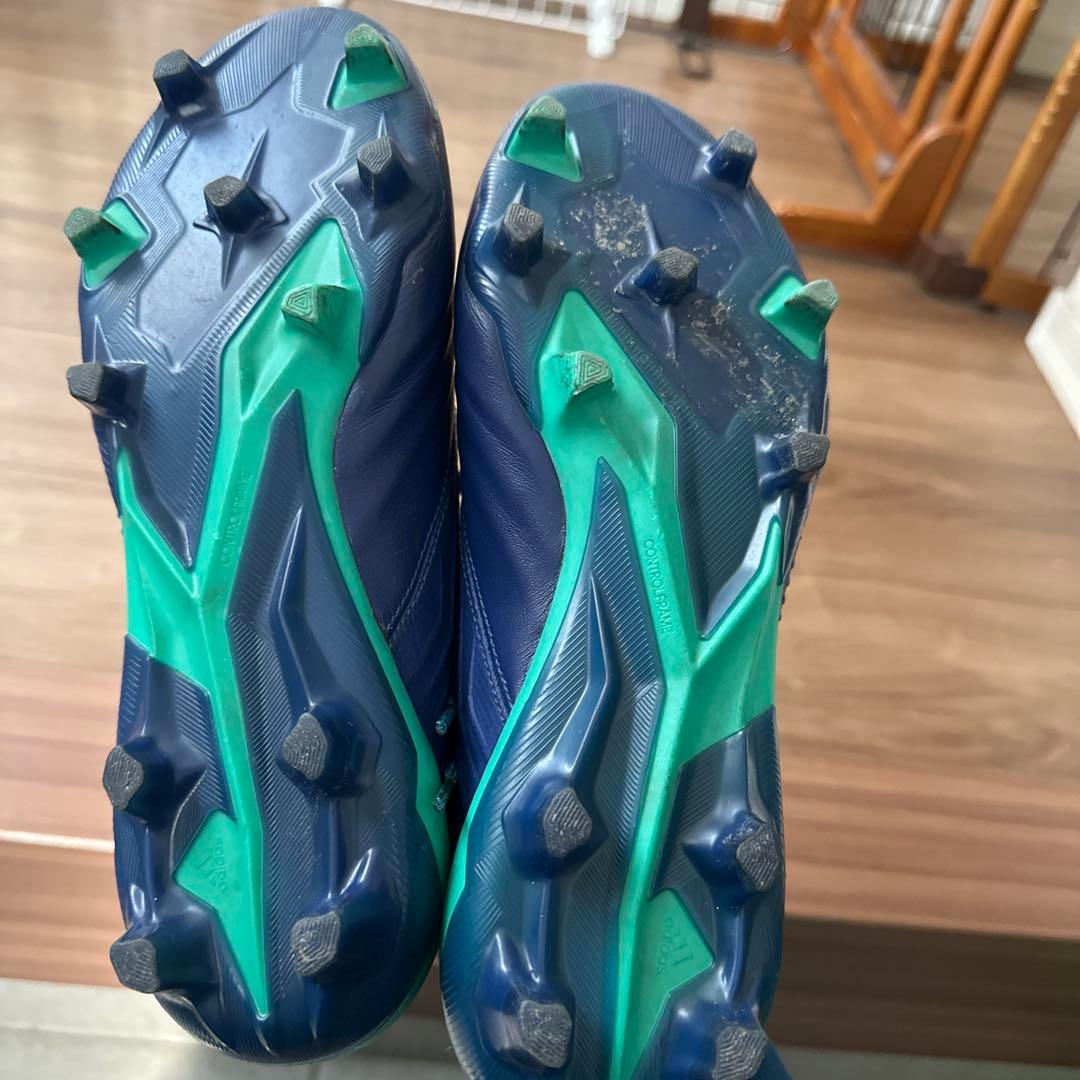 adidasサッカースパイク プレデター18.1 FG/AG LE レザーモデル