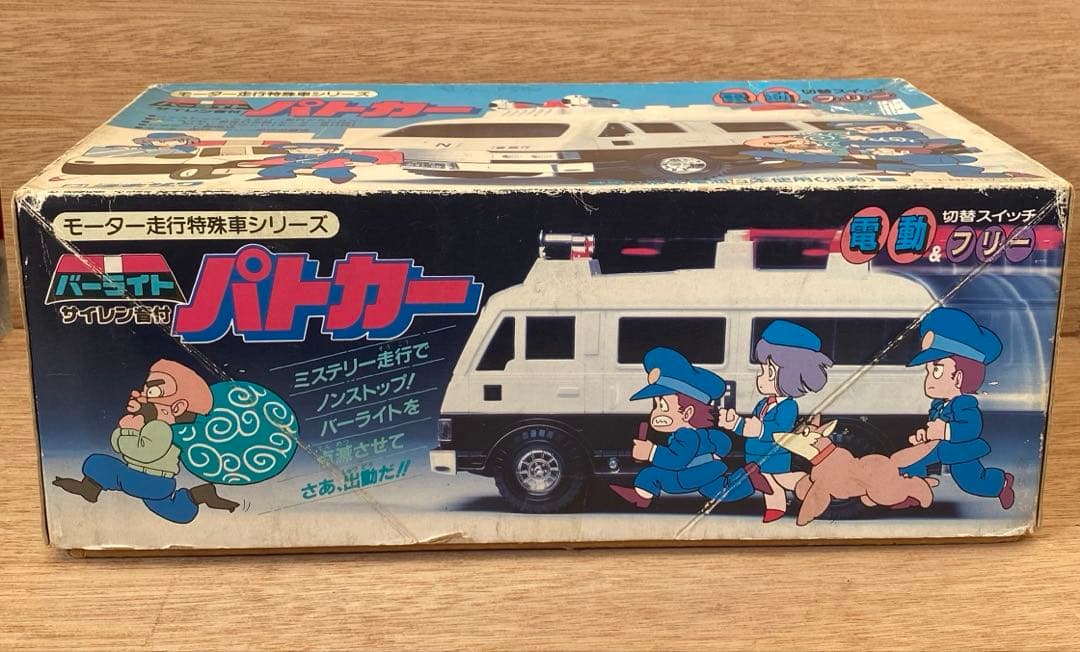 新品　日本製　1/16ビッグスケール　ミニカー　日産　キャラバン　パトカー