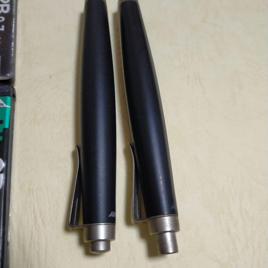 LAMY 黒ボールペンとシャーペンの 2本と替え芯