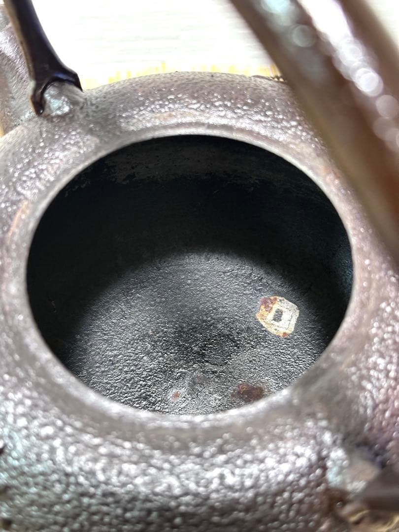 ほぼ未使用品　供箱等付属品付岩手県奥州佐秋鋳造所佐藤守巨造 真作保証　南部鉄瓶