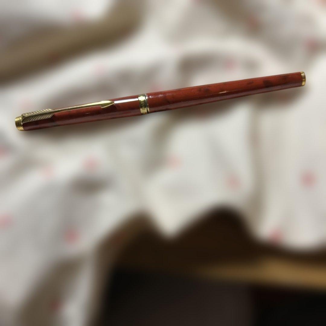 赤い万年筆 PERKER