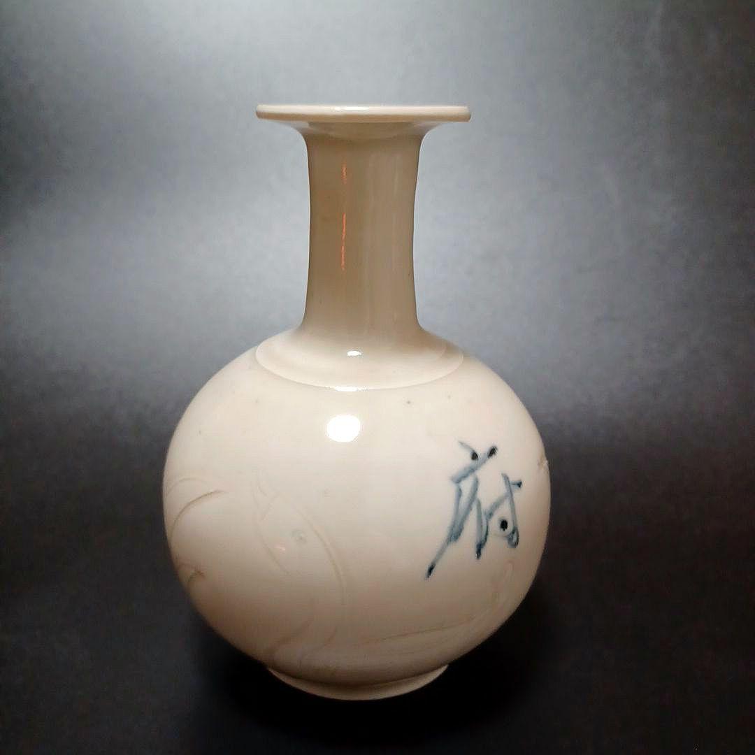 定窯白磁花鳥文瓶　内府銘