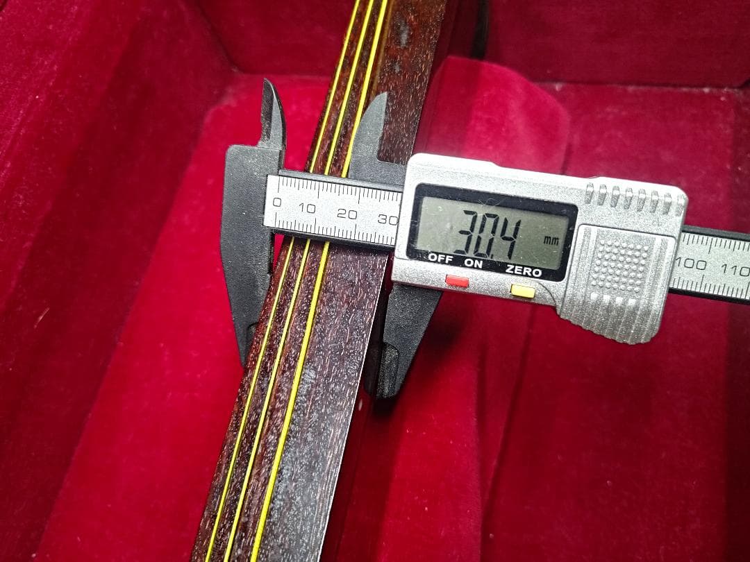 三味線中棹 本体破れあり　 紅木 金細　二本溝　東さわり　子持ち綾杉