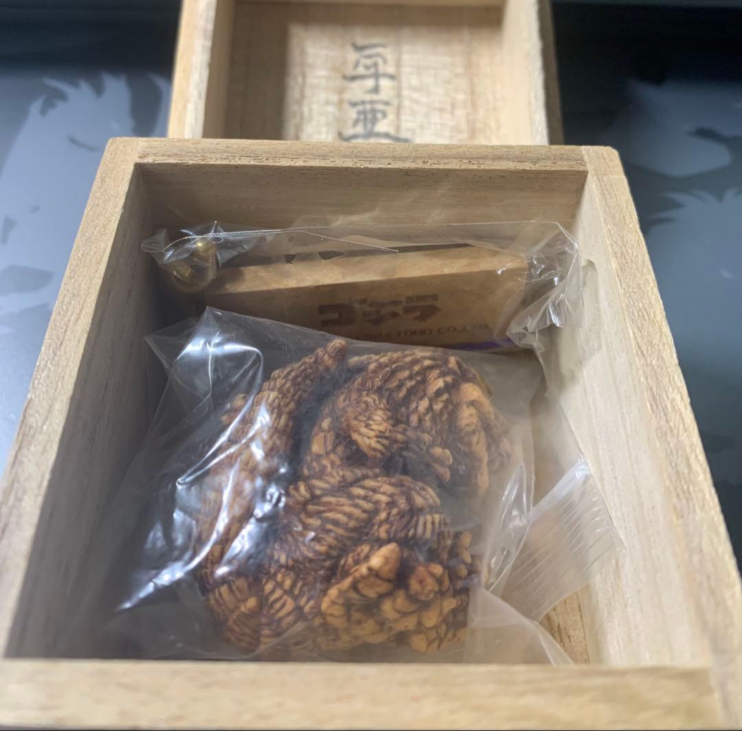 東宝怪獣根付　初代ゴジラ　木札　木箱付き　ゴジラ　1954　新品未使用品