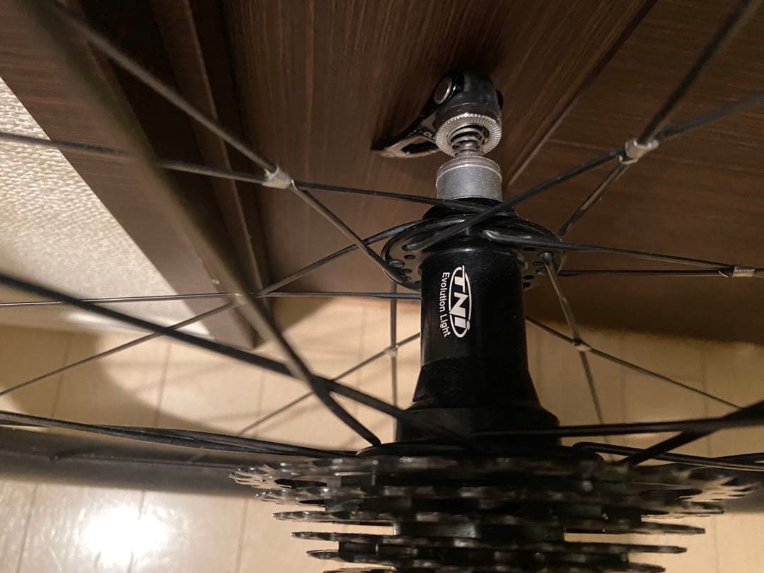 ZIPP 303 クリンチャー　リムブレーキ