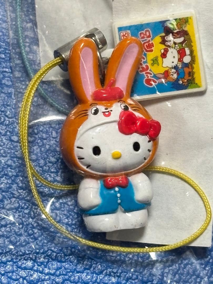 ハローキティ　駄菓子コラボ　ストラップ　３個セット