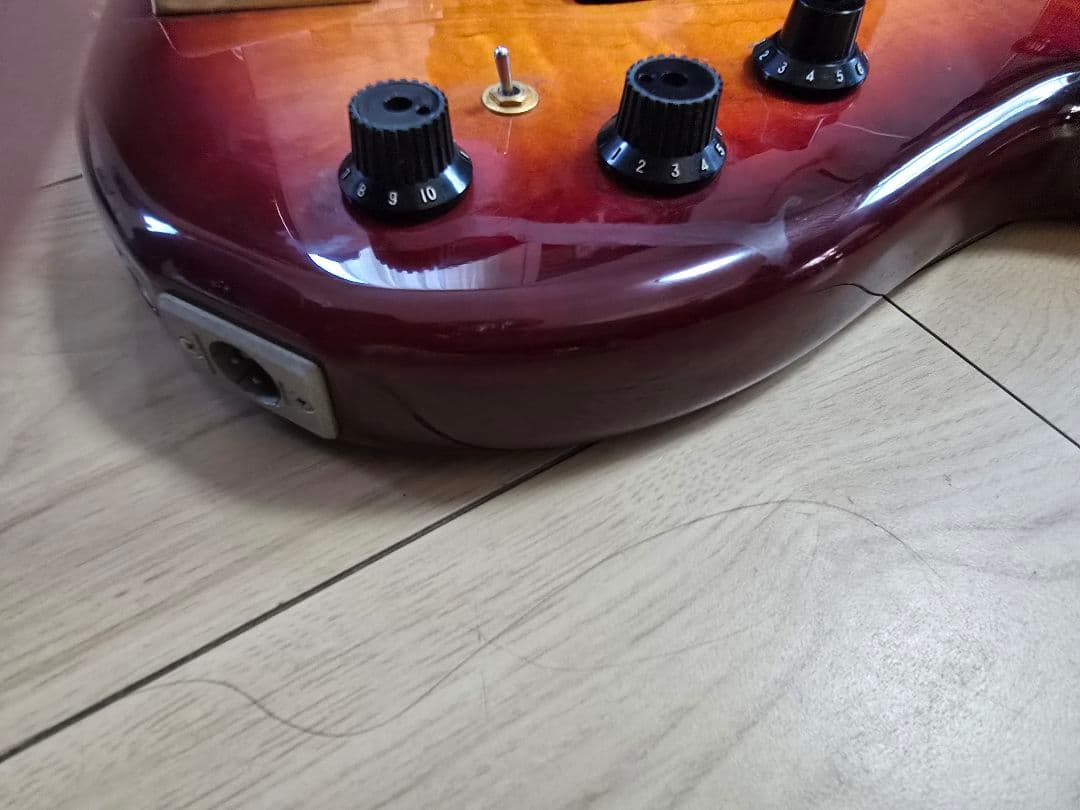 Fender Heartfield DR4 ベース（Bass）