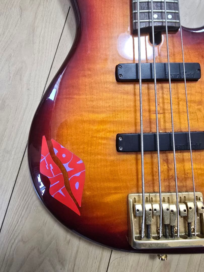Fender Heartfield DR4 ベース（Bass）