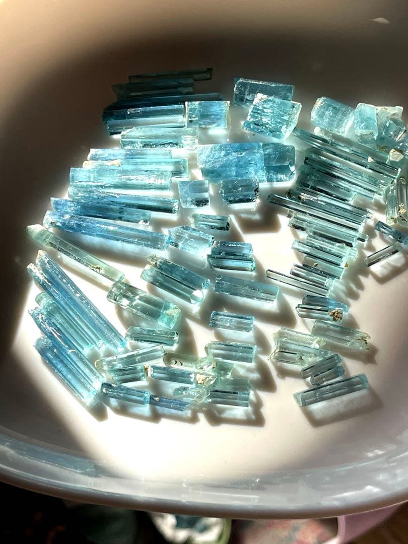 【高品質】高透明度・海色ブルー天然アクアマリンロット 306.9ctベトナム産