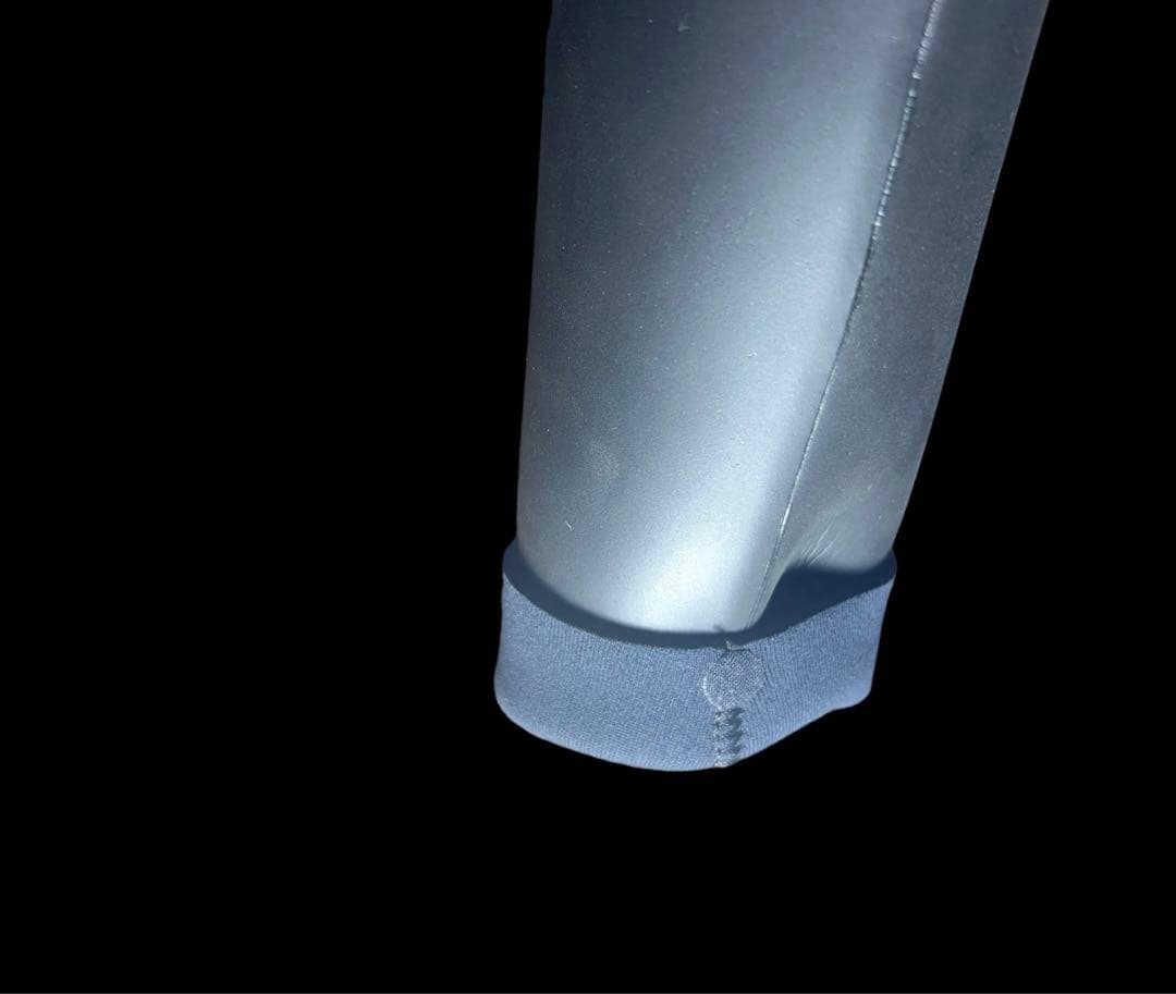 RASHの女性用ウェットスーツ　波乗りジャパンバックアップアップサポートメーカー