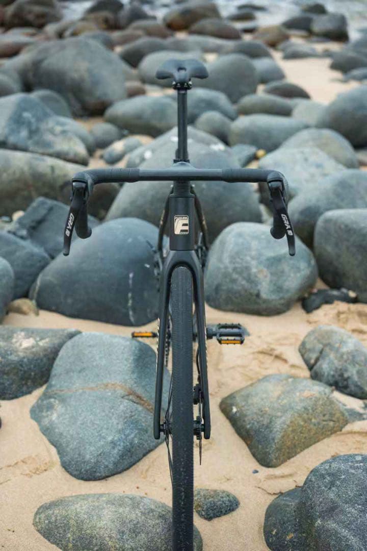 FUTUREBIKE グラベルロード