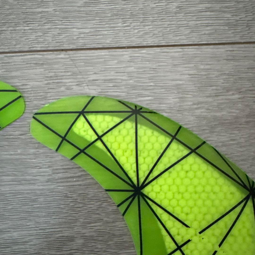 FCS KA サーフボードフィン ミディアムサイズ