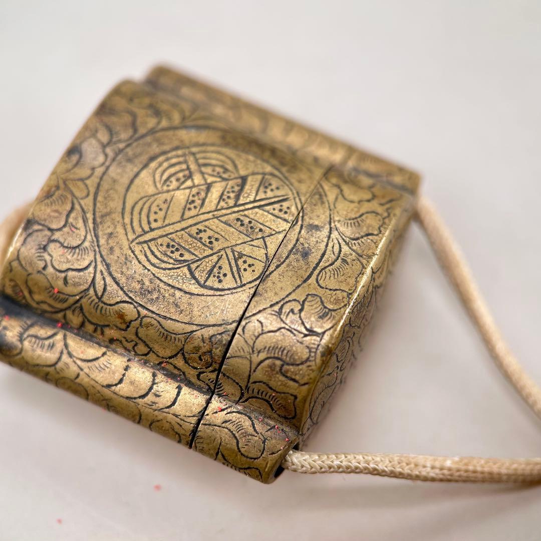 ハリネズミ型印籠 金色