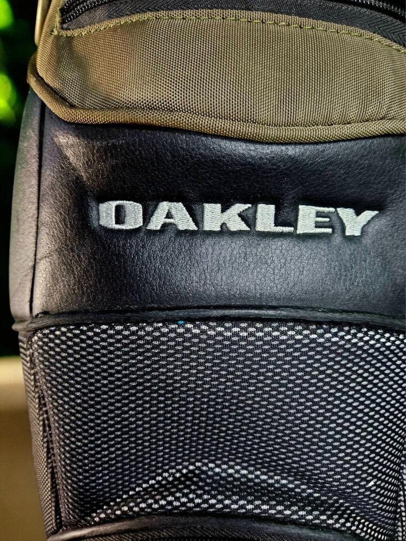 送料無料/超美品　　Oakley khaki高級タイプKHAKIゴルフバッグ