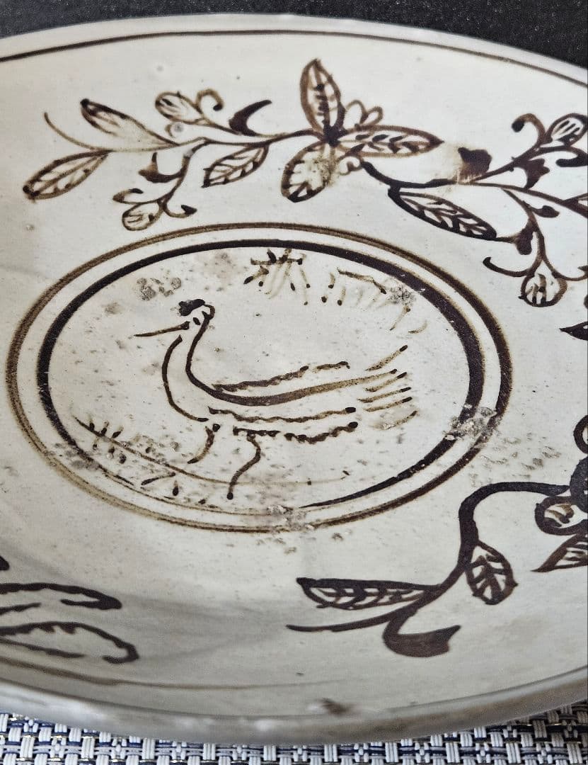 中国古陶磁　韓国古陶磁　明代　磁州窯系　李朝系　鉄絵　鳥と木実図　23.3cm皿