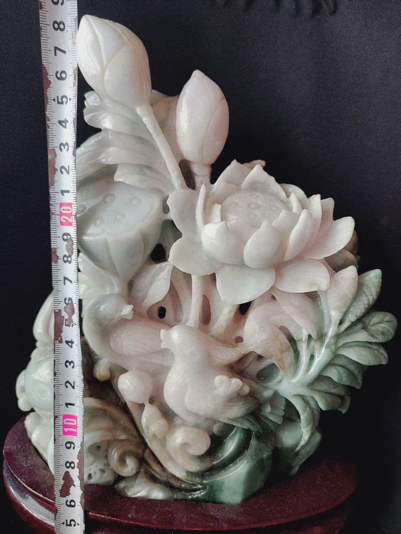 翡翠 蓮の花と鳥の彫刻　2861g　希少