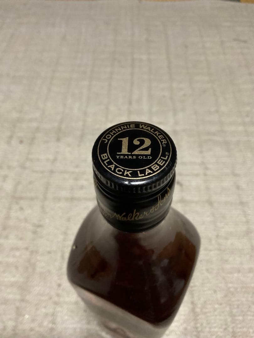 JOHNNYE WALKER／BLACK LABEL・AGED12YEARS。