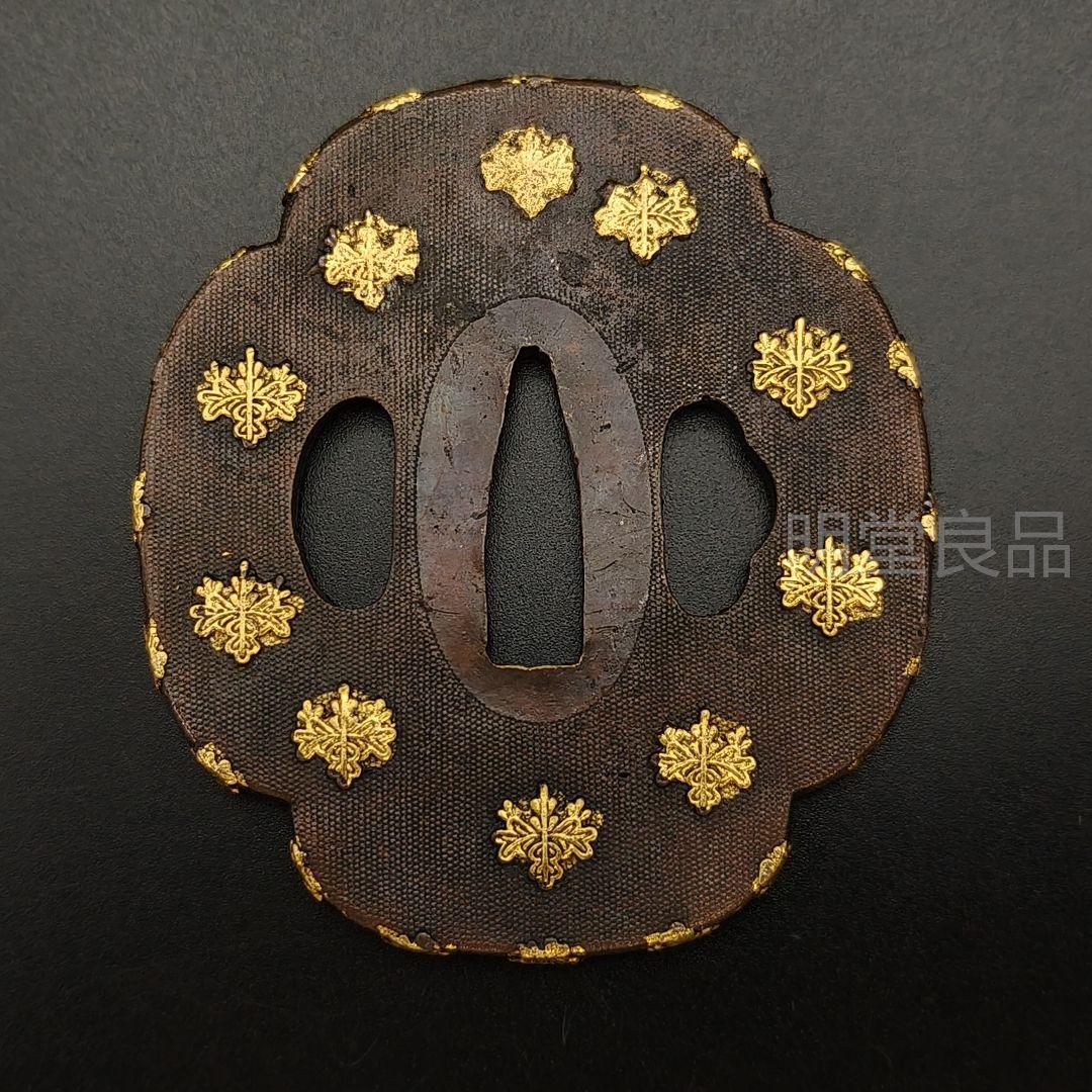 刀鍔　家紋の図　五三の桐　鍔　日本刀装具　銅地　細工　金メッキ　刀剣美術　武道具