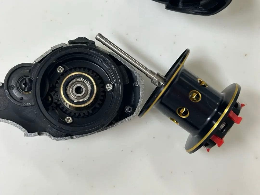 ☆13nium HG ベイトリール (右)シルバー